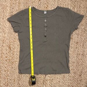 Uniqlo Women's Olive Short Sleeve Henley Top
